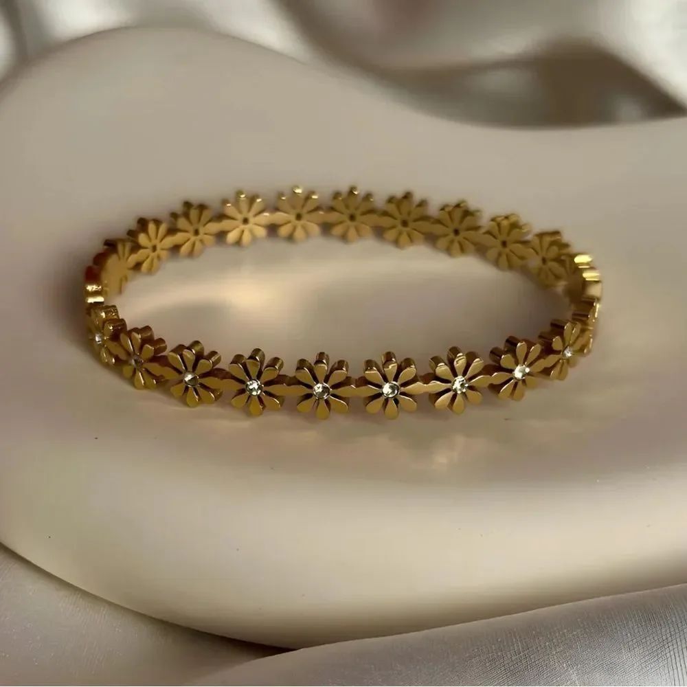 Gold Floral Bracelet Q998